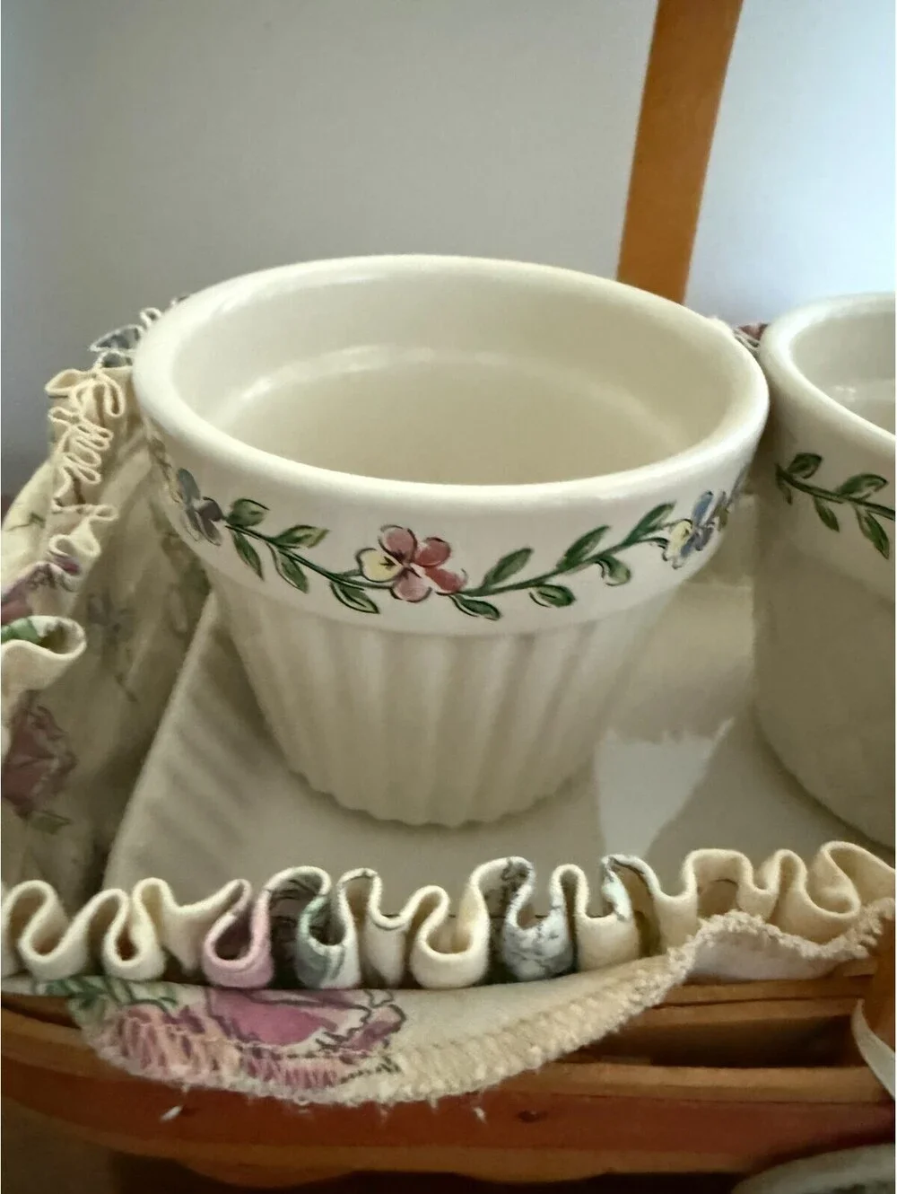 2000 Longaberger Early Blossom Basket w/Liner Protector Plate 2 Pots & Tie-On